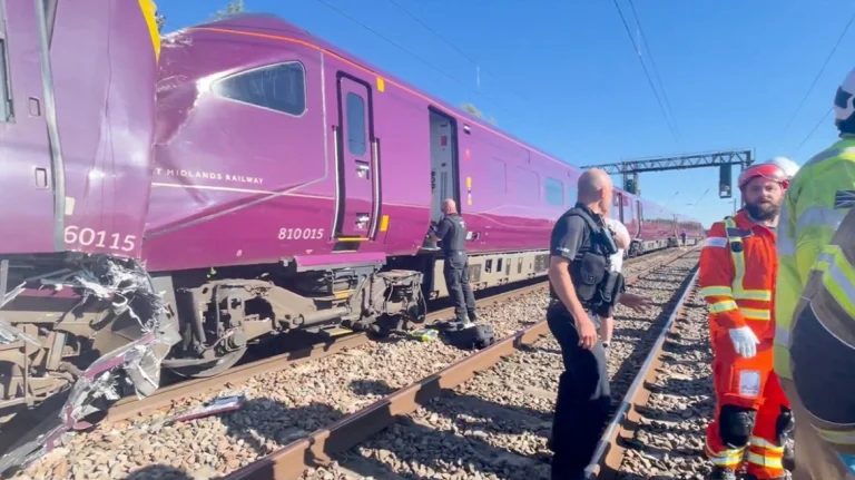 Aksidenti hekurudhor në Londër, njëri tren kishte kaluar me semafor të kuq pak para përplasjes