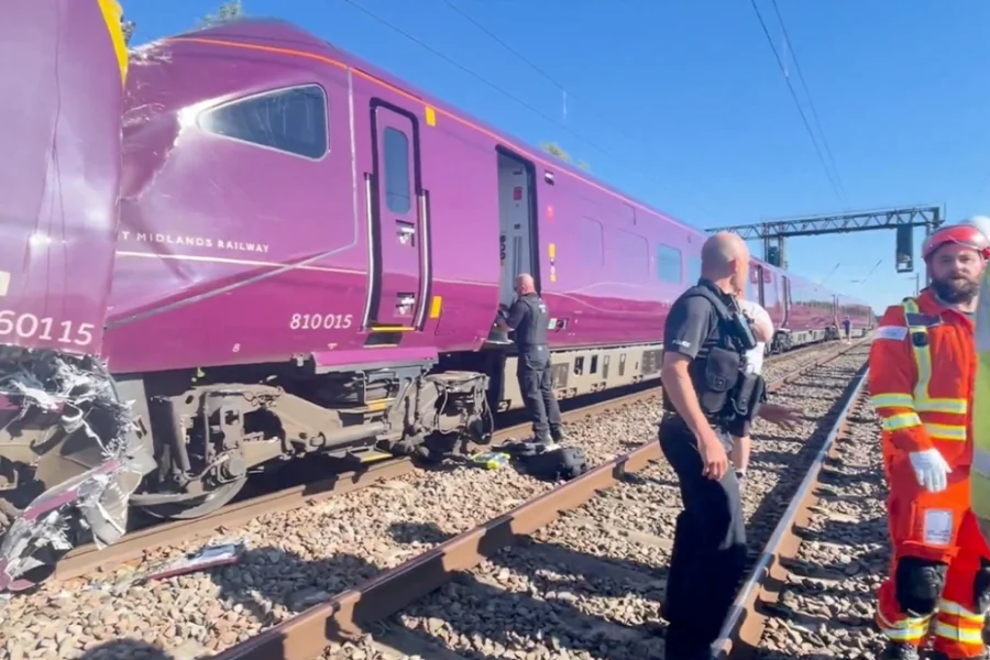 Aksidenti hekurudhor në Londër, njëri tren kishte kaluar me semafor të kuq pak para përplasjes