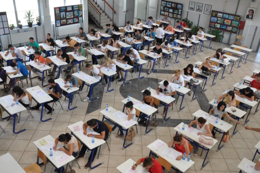 Shkelën rregulloren, 29 nxënës humbin provimet e Maturës Shtetërore
