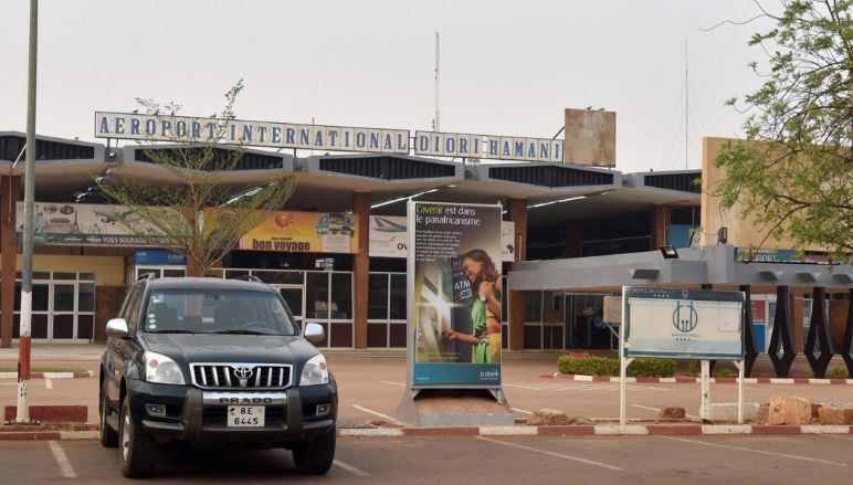 Të paktën 13 persona u vranë në një sulm në aeroportin e kryeqytetit të Nigerit