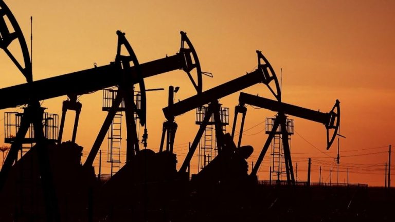 Nafta bie me gati 4% pas sinjaleve pozitive nga bisedimet SHBA-Iran, Brent nën 78 dollarë