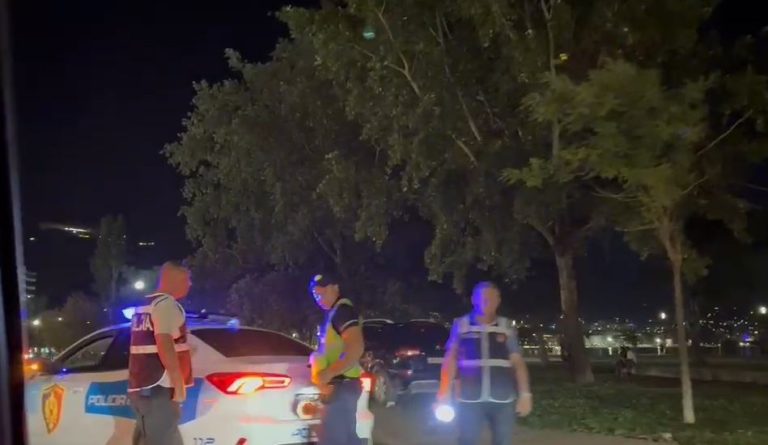 Aksident në Lungomare, motori përplas një të moshuar