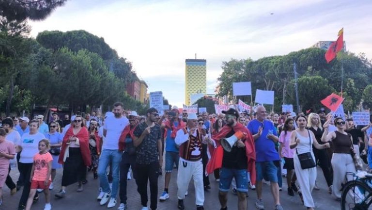 Sot dita e 23-të e protestës në Tiranë, aktivistët dhe qytetarët pritet të mblidhen para Kryeministrisë