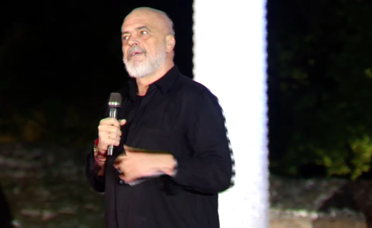 Rama mbron projektet në Sazan dhe Zvërnec: Patriotizmi nuk matet me parulla