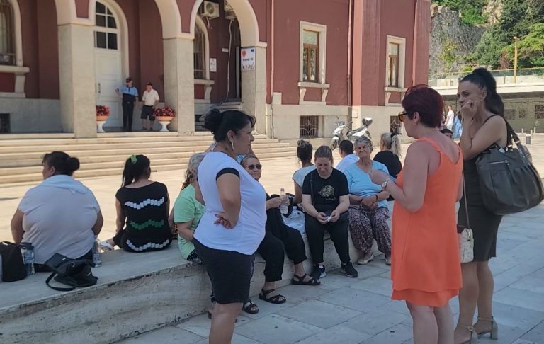 90 familje të komunitetit rom 9 muaj pa bonus strehim, ngrihen në protestë