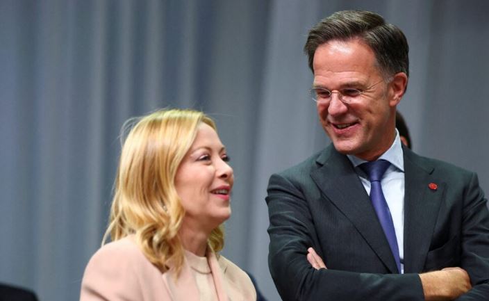 Rutte: 500 avionë amerikanë u ngritën nga Italia kundër Iranit