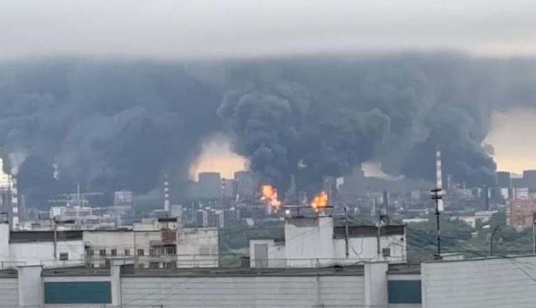 Rafineria e naftës në Moskë goditet përsëri nga dronët