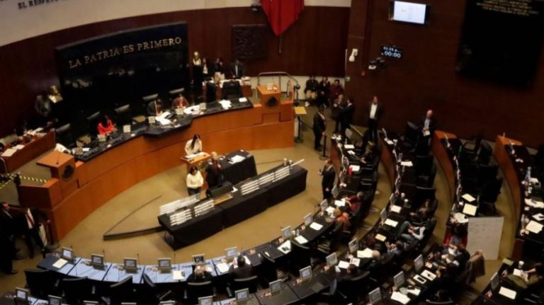 Republikanët në Senat hedhin poshtë rezolutën mbi fuqitë e luftës të Donald Trump