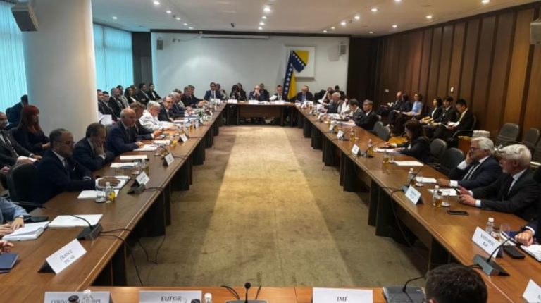 Ambasada amerikane: SHBA po detyrohet ta rishqyrtojë rolin e vet në Bosnje