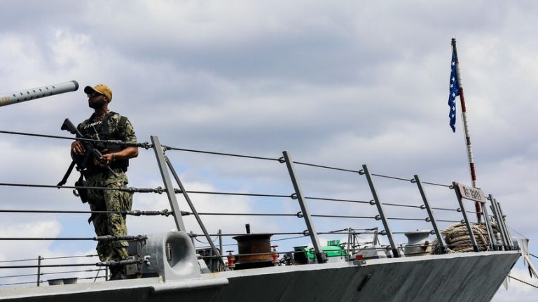 Forcat amerikane ndalojnë anijen në Oqeanin Indian, zotohen të vazhdojnë operacionin detar