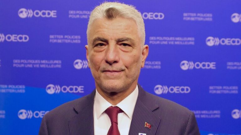 Turqia kërkon forcimin e tregtisë së lirë në takimin e OECD-së të mbajtur në Paris