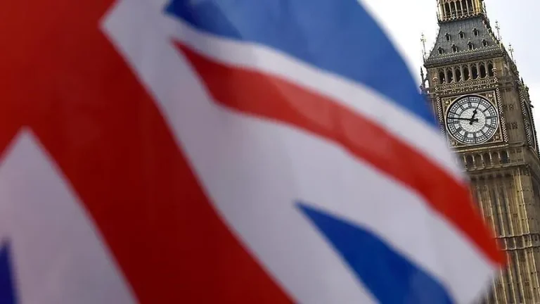 Britania propozon rregulla të reja për platformat mobile të Apple dhe Google