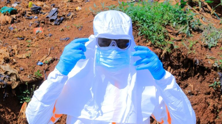 OBSH kërkon 518 milionë dollarë për të frenuar shpërthimin e Ebolës