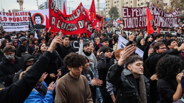 Protesta e studentëve kundër masave shtrënguese në Kili, 25 të plagosur nga përleshjet