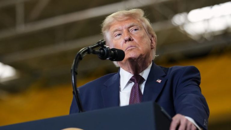 Trump: Irani i ka informuar SHBA-të se nuk do të sulmojë anijet në Ngushticën e Hormuzit