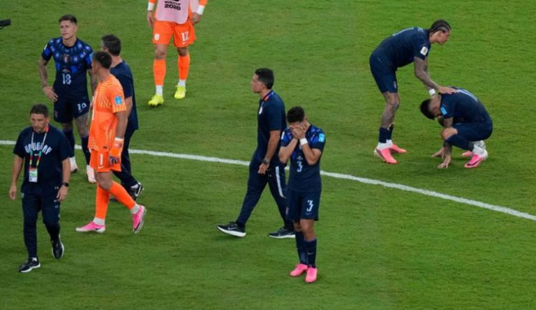 Federata e Futbollit të Uruguait anulon fluturimin çarter të lojtarëve nga Kupa e Botës si ndëshkim