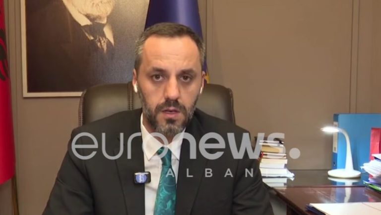 Ministri i Brendshëm Lamallari për Euronews Albania: Mund të shpallen persona të tjerë “Non Grata”