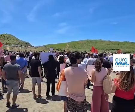 Protestë edhe në Zvërnec, qytetarët me pankarta dhe thirrje