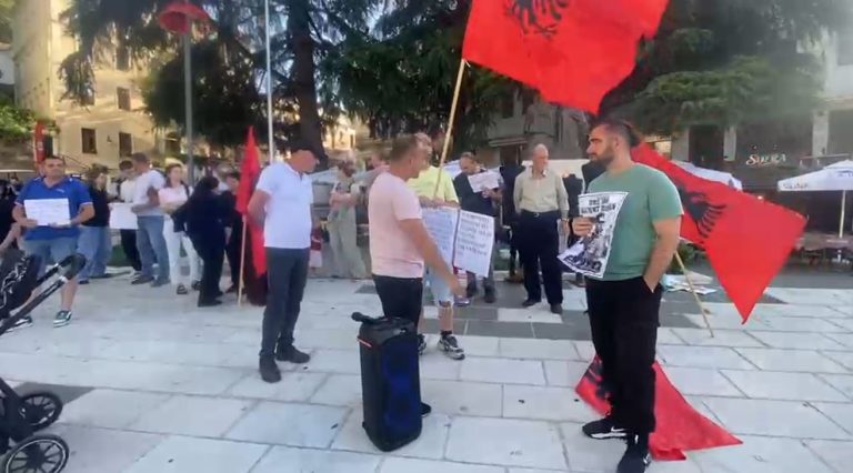 Protestë në Gjirokastër: Shqipëria nuk është në shitje