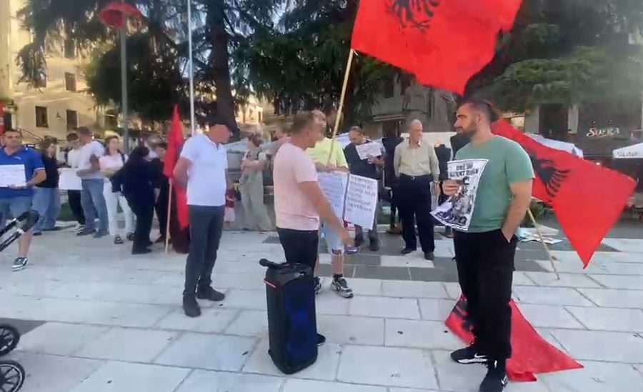 Protestë në Gjirokastër: Shqipëria nuk është në shitje