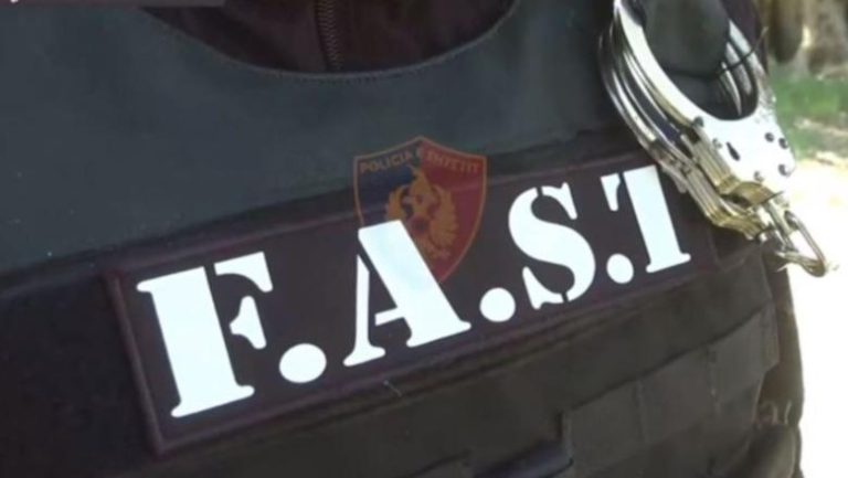 FAST Albania arreston në Kavajë 26-vjeçarin e kërkuar nga Italia për trafik droge