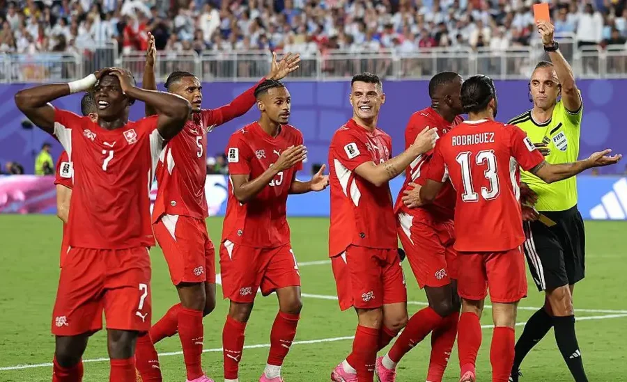 Bordi Ndërkombëtar i Shoqatës së Futbollit ndryshon protokollin VAR, mund ndërhyjë për të ndryshuar një karton