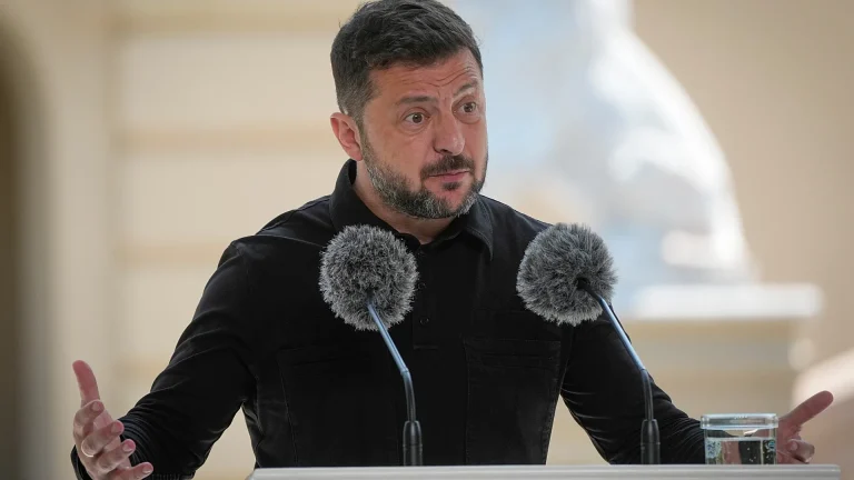 Zelenskyy paralajmëron sulm “masiv” rus brenda 48 orëve, teksa përgatitet të takohet me Trump