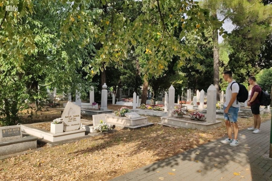 Kryq nazist dhe kokë derri në memorialin e viktimave në Mostar, anulohet përkujtimit i 34-vjetorit të Brigadës së Parë (FOTO)