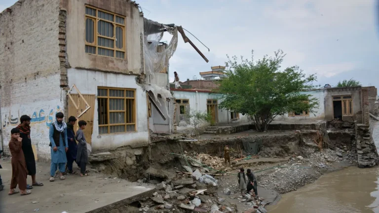 Përmbytjet në Afganistan, 80 të plagosur dhe 100 të zhdukur. Ekipet e kërkim-shpëtimit në terren (VIDEO)