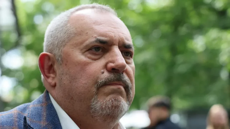 Kritik i luftës në Ukrainë, politikani rus Boris Nadezhdin arrestohet nga policia