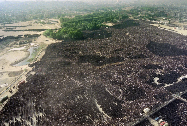 Rreth 10.2 milionë persona, Irani organizoi edhe në vitin 1989 një funeral masiv për udhëheqësin e tij suprem