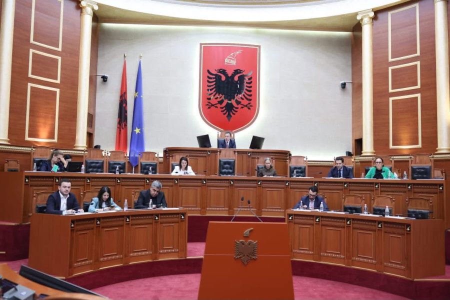 Seanca e fundit parlamentare, PS dhe PD me dy raporte për reformën territoriale, çfarë ndodh me hartën e re?
