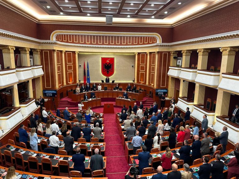 Kuvendi në dy seanca, pritet votimi me procedurë të përshpejtuar i marrëveshjes ushtarake me Shtetet e Bashkuara