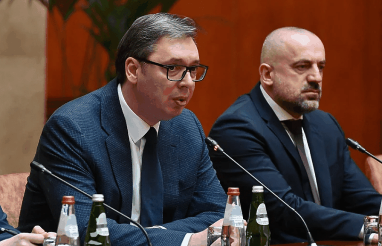 Janjiç: Vuçiç ka frikë nga Radojçiç, ai mund të dëshmojë kundër presidentit serb