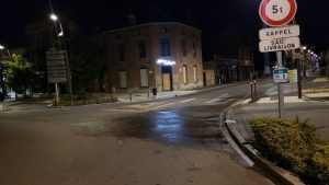 Festimet për fitoren e Francës kthehen në tragjedi, 17-vjeçarja bie nga kamioni dhe shtypet prej tij