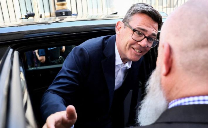 Andy Burnham drejt postit të kryeministrit, pritet të marrë sot drejtimin e Laburistëve