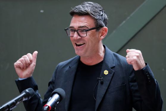 Andy Burnham emërohet udhëheqësi i ri i Partisë Laburiste