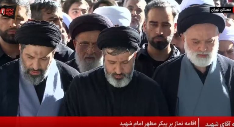 Lutjet mortore për Khamenein mbahen pa Mojtaban; djemtë e tjerë marrin pjesë