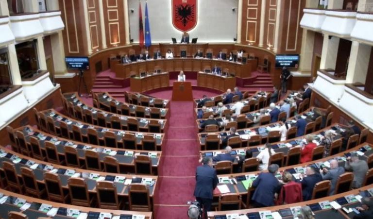 Kuvendi në seancë plenare, PD bojkoton punimet: Të plotësohen kërkesat e protestuesve