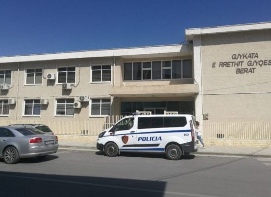 Ushtronin aktivitet këmbimi valutor pa licencë, Prokuroria e Beratit kërkon masa sigurie për 11 persona
