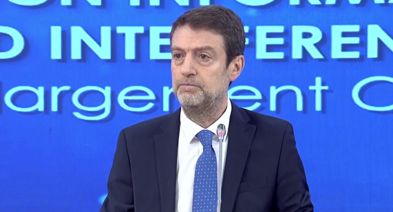 Hoxha: Manipulimi i informacionit, instrument presioni hibrid që dëmton demokracinë