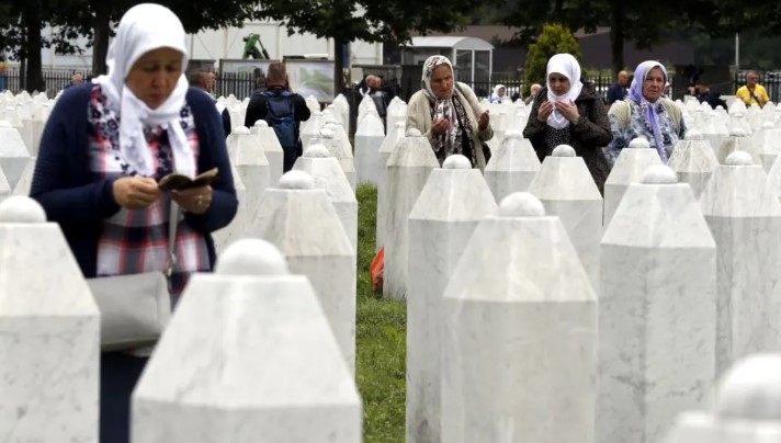 Përkujtimi i gjenocidit të Srebrenicës, Republika Srpska fushatë për vuajtjet e popullit serb në Nju Jork