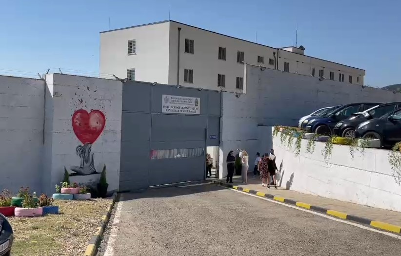U dënua për vjedhjen e 120 mijë eurove, Rozeta Dobi përfiton nga amnistia penale. Lirohet nga burgu i Pojskës