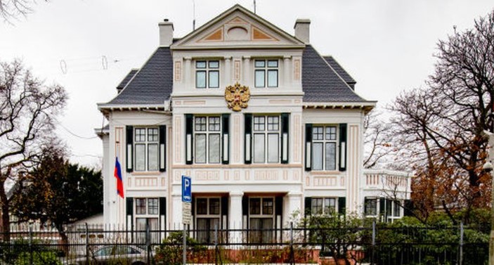Ambasada ruse në Hagë: BE-ja po përgatit hapur një konflikt në shkallë të gjerë me Rusinë