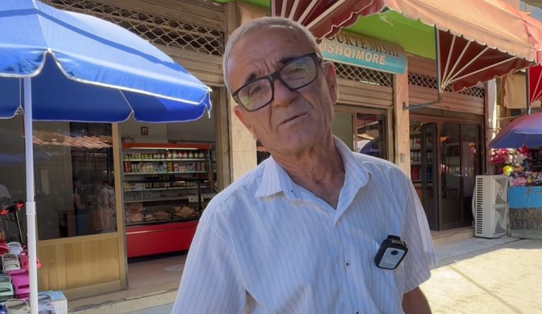 Pensionistët në Elbasan: Çmimet e larta po e kthejnë ushqimin në luks