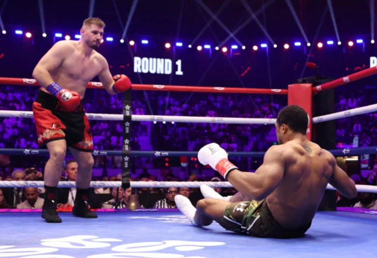 Kristjan Prenga rrëzon Joshuan, por britaniku e mbyll me nokaut në raundin e dytë (VIDEO)
