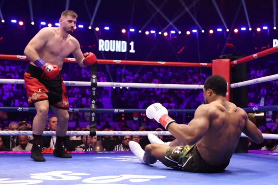 Kristjan Prenga rrëzon Joshuan, por britaniku e mbyll me nokaut në raundin e dytë (VIDEO)