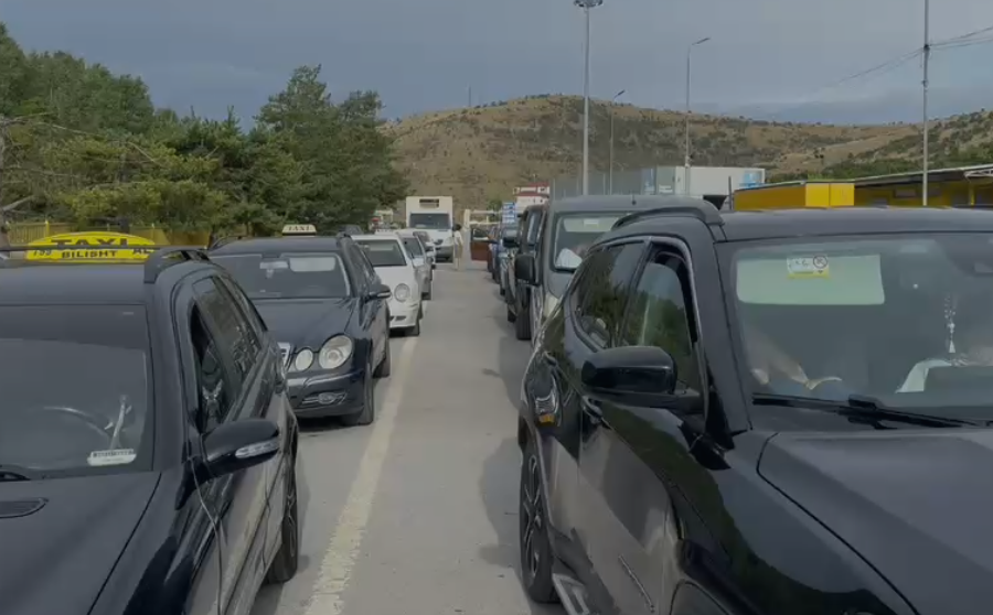 Doganierët grekë në protestë, ndërpritet për 4 orë lëvizja në Kapshticë