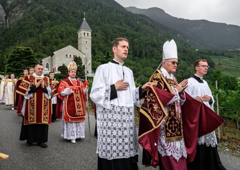 Vatikani përjashton nga kisha të gjithë anëtarët e grupit ultrakonservator SSPX