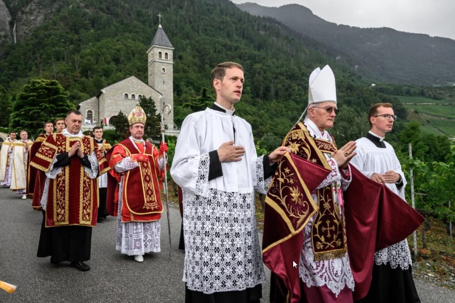 Vatikani përjashton nga kisha të gjithë anëtarët e grupit ultrakonservator SSPX